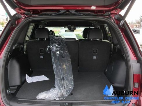 New 2025 Jeep Grand Cherokee Limited w/ Black Appearance Package AWD/4WD image 4