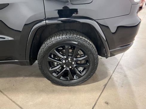 Used 2022 Jeep Grand Cherokee Laredo X image 41