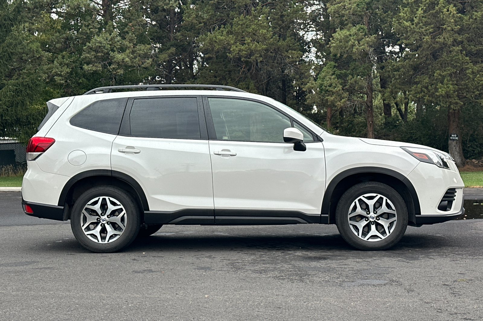 Used 2023 Subaru Forester Premium AWD/4WD image 3