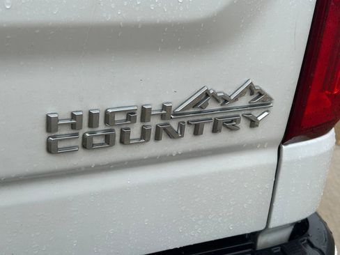 Used 2023 Chevrolet Silverado 1500 High Country w/ High Country Premium Package AWD/4WD image 13