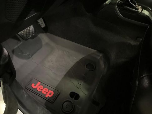 Used 2020 Jeep Wrangler Unlimited Rubicon AWD/4WD image 16