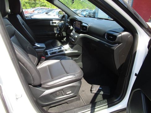 Used 2020 Ford Explorer XLT w/ Equipment Group 202A RWD image 30