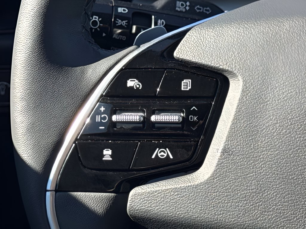 Used 2025 Kia Niro FWD image 16