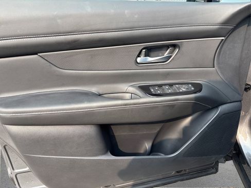 Certified 2025 Nissan Murano SV image 24