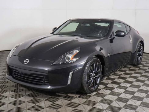 Used 2020 Nissan 370Z Coupe image 5