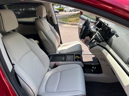 Used 2025 Honda Odyssey Touring image 18