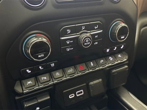 Used 2021 Chevrolet Silverado 1500 High Country w/ Technology Package image 30