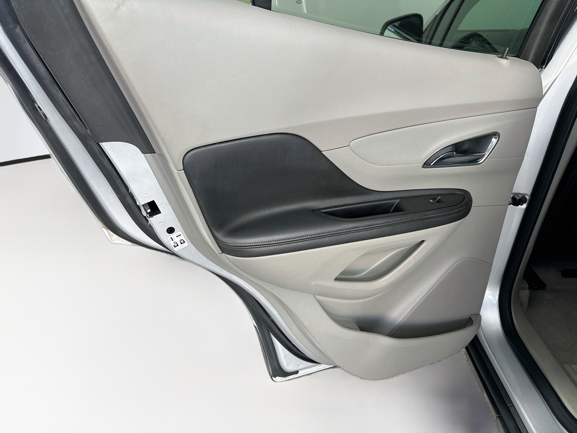 Used 2015 Buick Encore Convenience FWD image 26