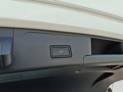 Used 2024 Volkswagen Atlas Cross Sport SEL R-Line image 6