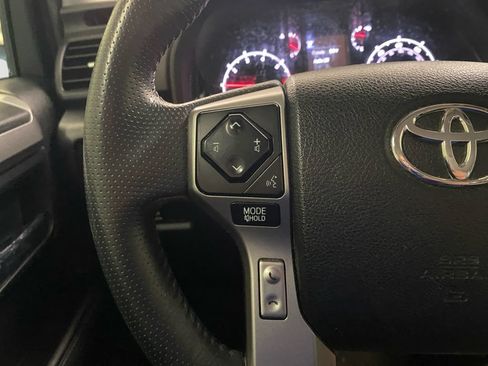 Used 2020 Toyota 4Runner SR5 AWD/4WD image 25