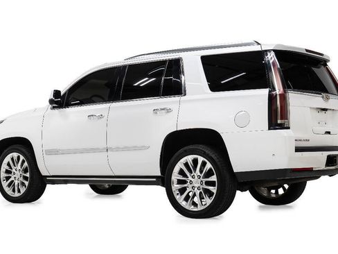 Used 2019 Cadillac Escalade Premium Luxury RWD image 4