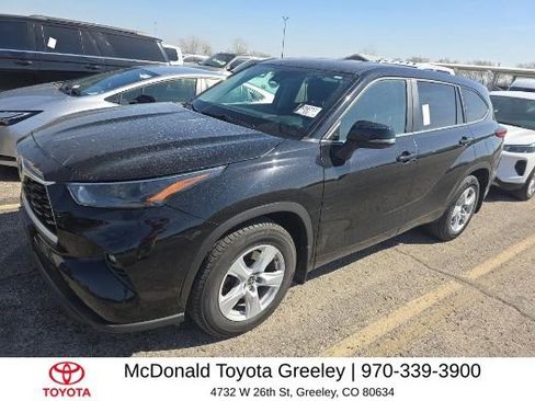 Used 2023 Toyota Highlander LE image 1