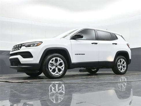 Used 2025 Jeep Compass Sport image 42