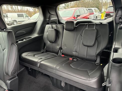 New 2026 Chrysler Pacifica Select image 14