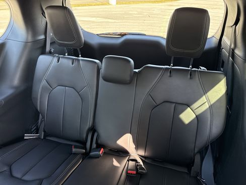 New 2026 Chrysler Pacifica Select image 30
