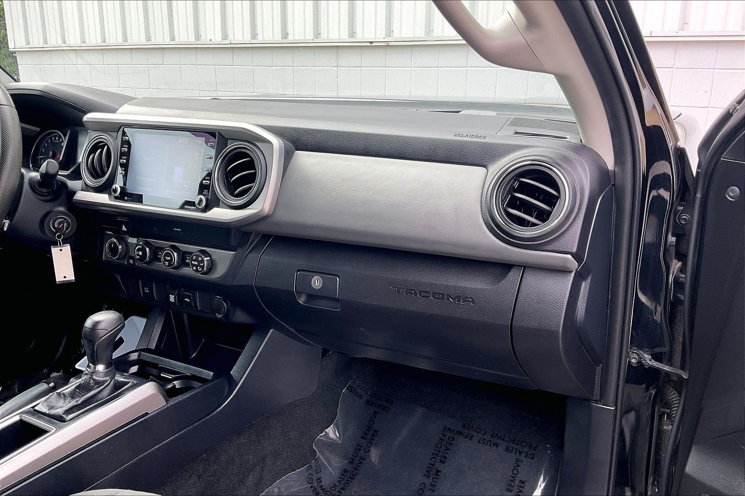 Used 2020 Toyota Tacoma SR5 AWD/4WD image 21
