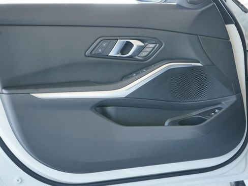 Used 2025 BMW 330i Sedan w/ Convenience Package RWD image 9