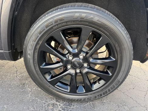 Used 2019 Jeep Grand Cherokee Altitude AWD/4WD image 21