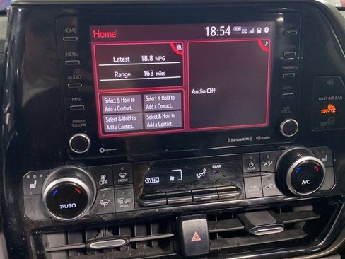 Used 2020 Toyota Highlander XLE AWD/4WD image 4