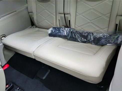 Used 2025 Volkswagen Atlas SE image 31