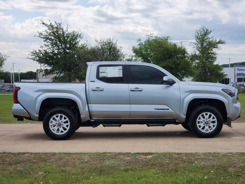 New 2026 Toyota Tacoma SR5 AWD/4WD image 7