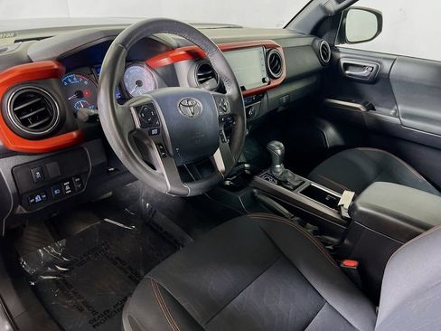 Certified 2020 Toyota Tacoma TRD Off-Road w/ Technology Package AWD/4WD image 9