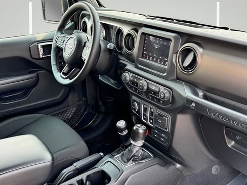 Used 2018 Jeep Wrangler Sport AWD/4WD image 12