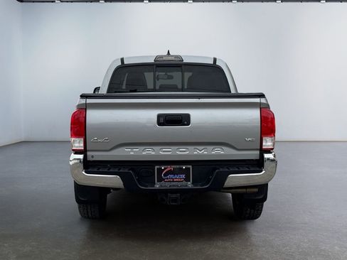 Used 2017 Toyota Tacoma SR5 w/ Tow Package image 6
