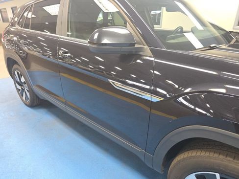 Used 2025 Volkswagen Atlas Cross Sport SE FWD image 5