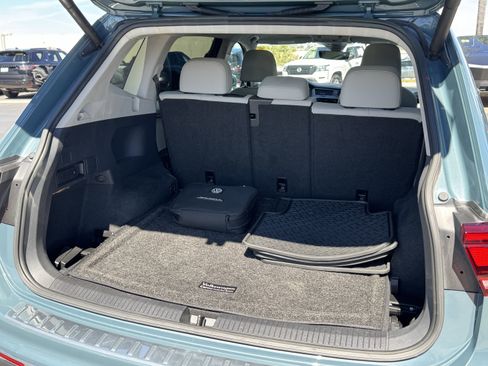 Used 2020 Volkswagen Tiguan SEL image 39