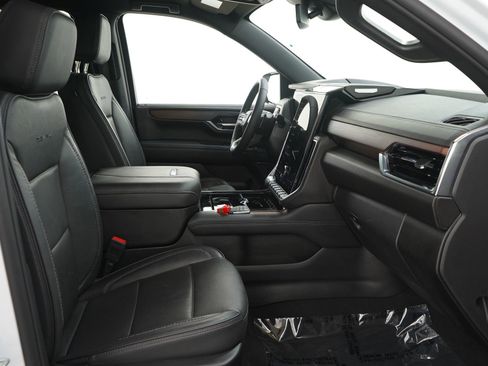Used 2025 GMC Yukon Denali AWD/4WD image 13