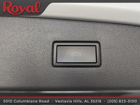 Used 2020 Volkswagen Tiguan SEL image 14