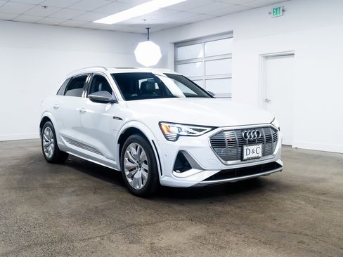 Used 2023 Audi e-tron S Premium Plus image 28