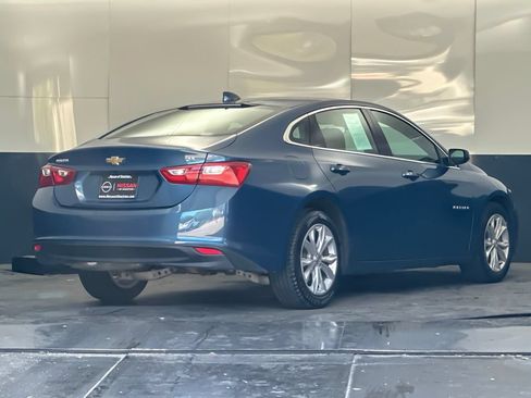 Used 2025 Chevrolet Malibu LT FWD image 3