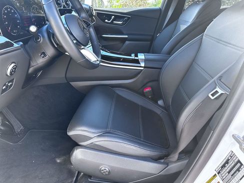 Used 2025 Mercedes-Benz GLC 300 image 17