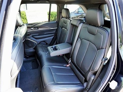 New 2026 Jeep Grand Cherokee Limited w/ Luxury Tech Group II image 22