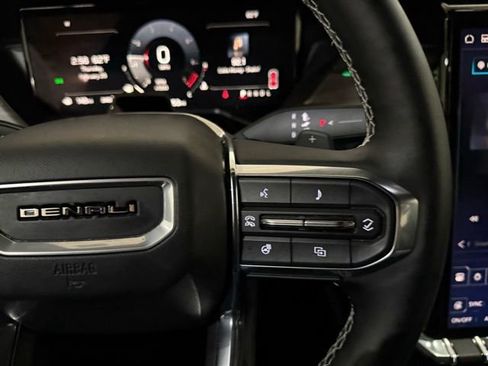 Used 2025 GMC Acadia Denali w/ Super Cruise Package image 16