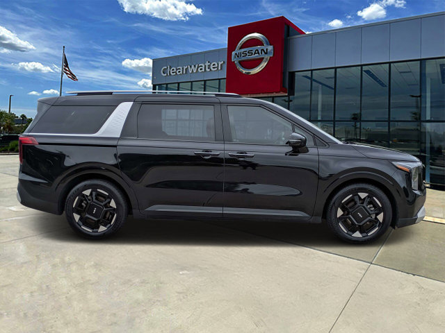 Used 2025 Kia Carnival EX FWD image 3