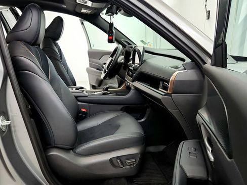 Used 2025 Toyota Grand Highlander AWD Hybrid image 25