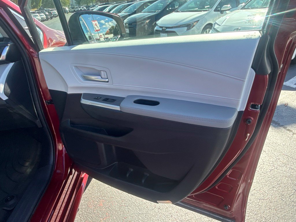 Used 2026 Toyota Sienna XLE FWD image 21