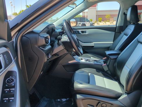 Used 2023 Ford Explorer XLT w/ Equipment Group 202A RWD image 14