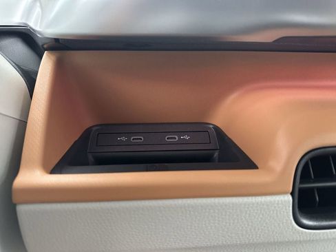 New 2025 Volkswagen ID. Buzz 1st Edition RWD image 33