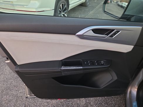 New 2026 Volkswagen Taos SE image 5