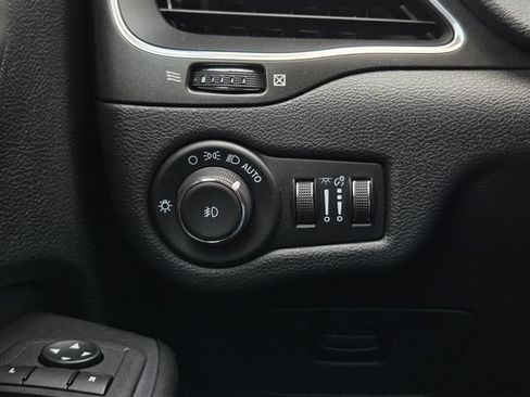 Used 2022 Jeep Cherokee Trailhawk AWD/4WD image 23