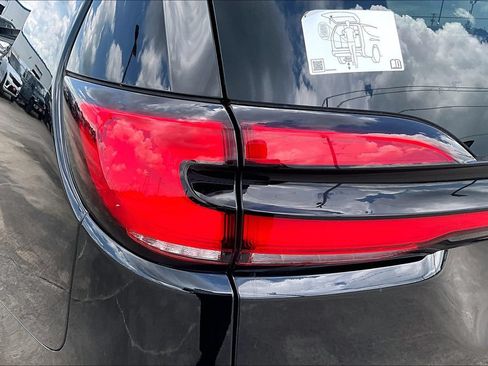 New 2025 Chrysler Pacifica Premium FWD image 14