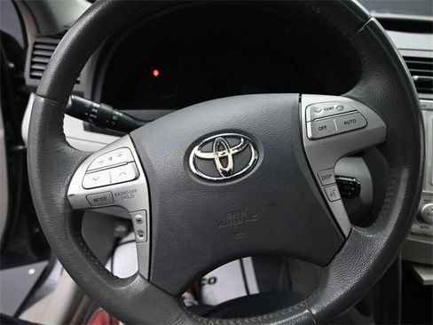 Used 2011 Toyota Camry XLE image 23
