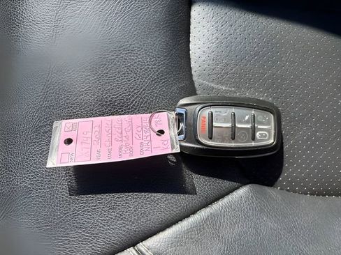 Used 2022 Chrysler Pacifica Touring-L FWD image 21