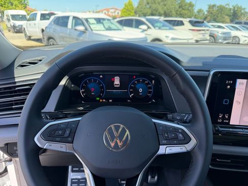 New 2026 Volkswagen Atlas Peak Edition AWD/4WD image 16