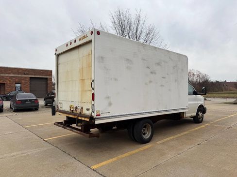 Used 2005 GMC Savana 3500 image 4