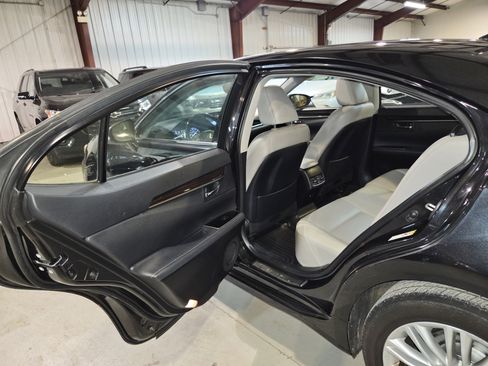 Used 2016 Lexus ES 350 w/ Premium Package w/Wood Trim FWD image 20